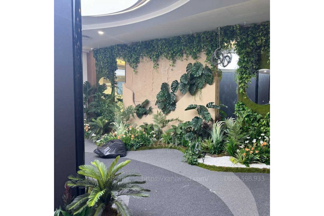 Tiểu cảnh cây giả tại Vincom Long Biên Hà Nội